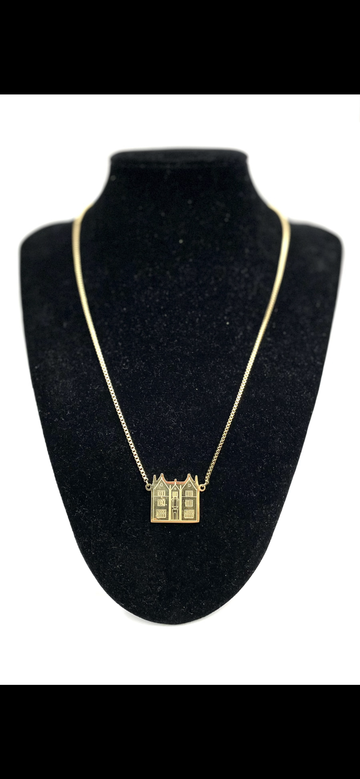 Necklace 770. Gold color