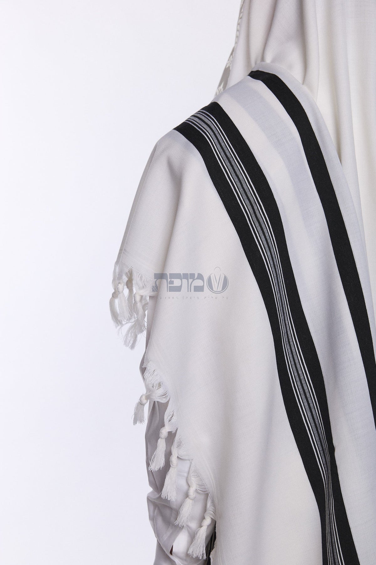 Yishtabach handmade wool tallis